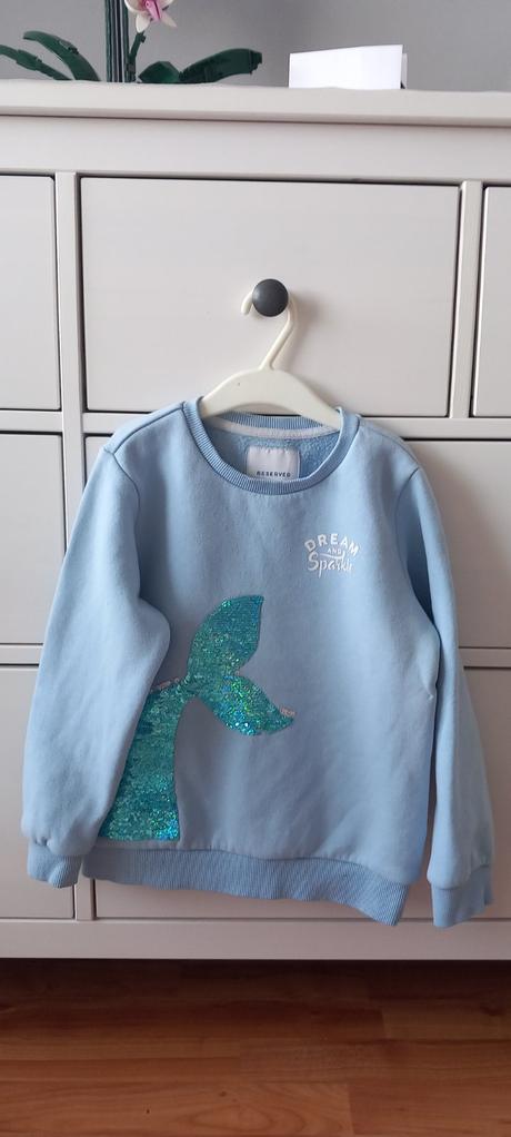 Mikinka, reserved,128