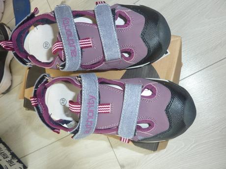 Sandálky, authority,32