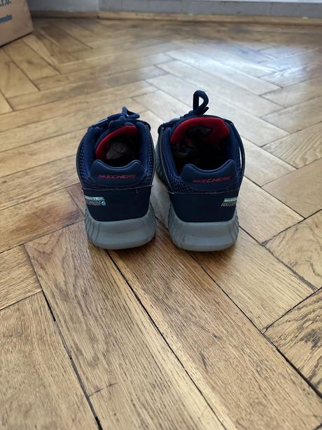 Predám tenisky skechers waterproof , veľkosť 33, skechers,33
