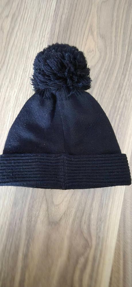 Čierna čiapka sportex s brmbolcom, 128