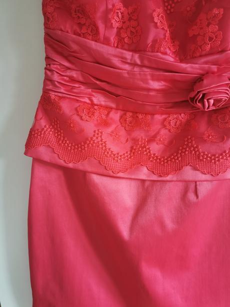 Lososove šaty s čipkou, m