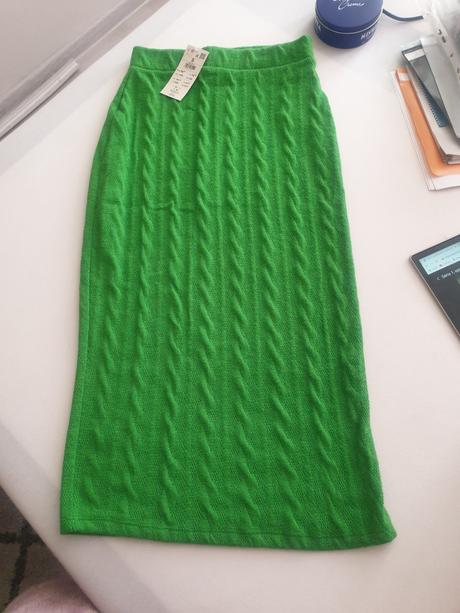 Nova sukňa s visačkou, reserved,s