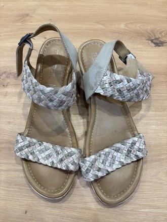 Kožené sandálky, 40