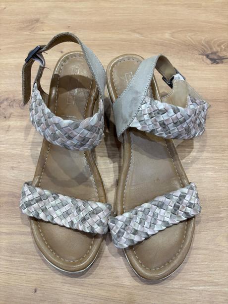 Kožené sandálky, 40