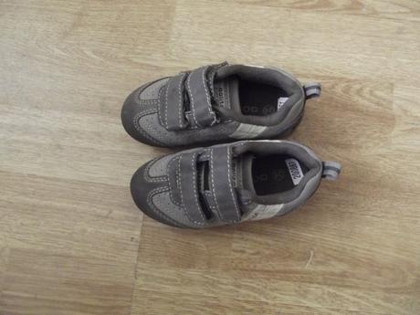 Málo nosené botasky, 23