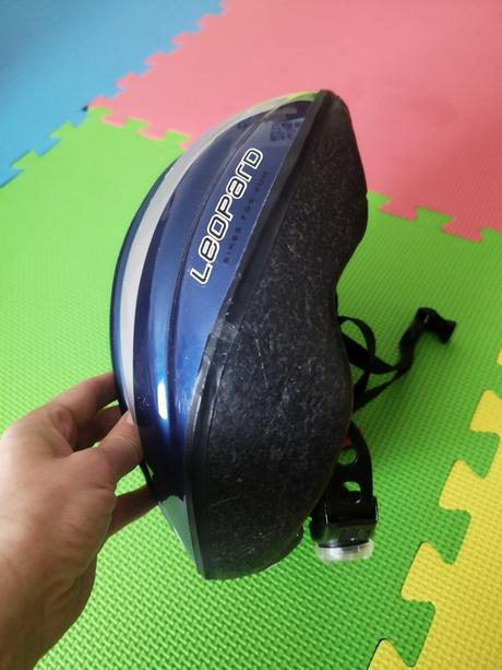 Cyklistická prilba, s