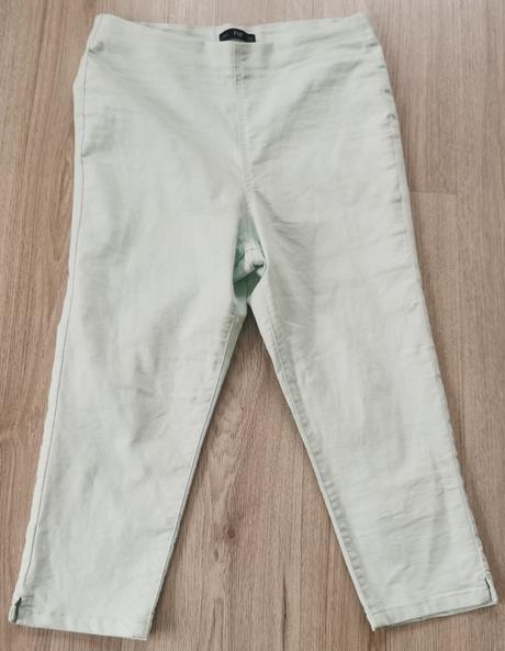 Predám  capri nohavice, f&f,40