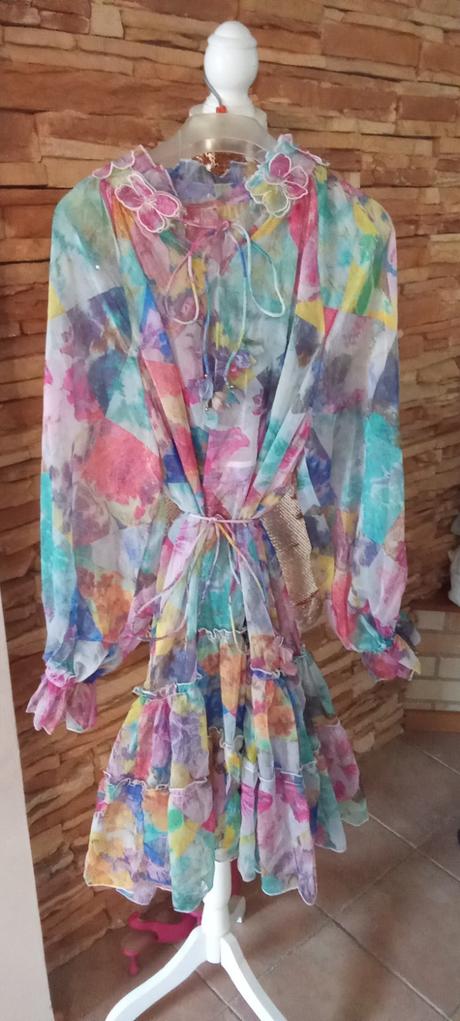 Luxusné farebné saty, 