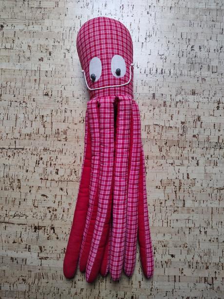 Plyšová červená chobotnica, 