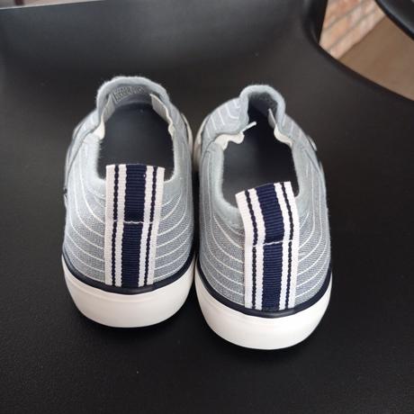 Nenosené tenisky, reserved,28