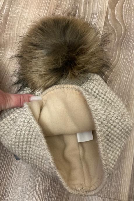 Krásna teplá nová zimná čiapka s krásnym brmbolcom, 