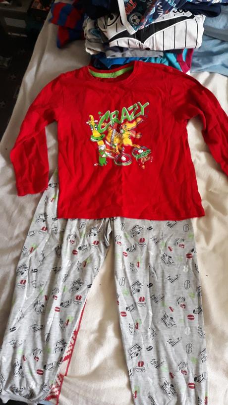 Chlapcenske pyzamo, 122