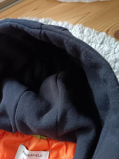 Bomberka s kapucňou, gate,158