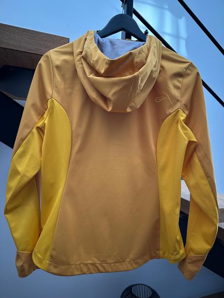 Dievčenská bunda, 36