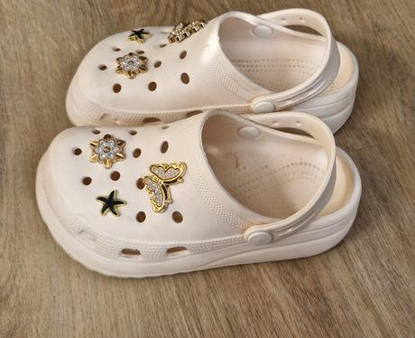 "crocsy" s ozdobami, 32