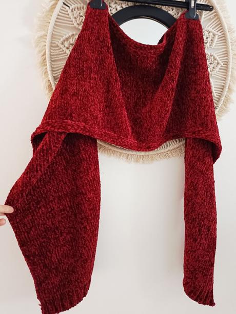 Teplý bordový šál, 