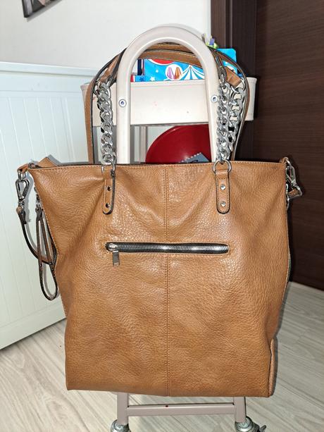 Velka kabelka bata, baťa