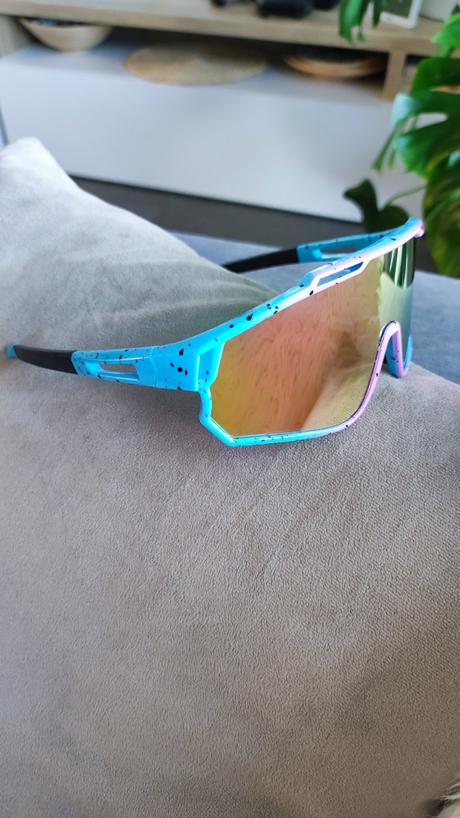 Športové slnečné okuliare,