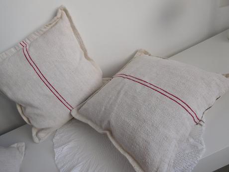 Vankúše menšie , vačšie, podlhovasté,, 