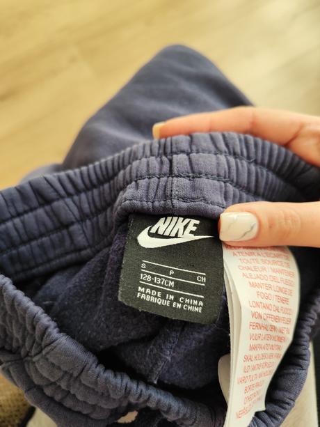 Tepláky, nike,128