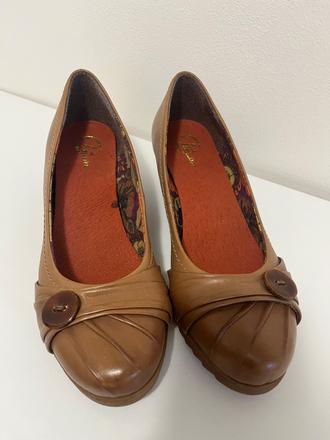 Poltopánky na opätku, baťa,40