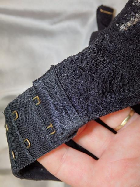 Kvalitná čierna podprsenka, 60d