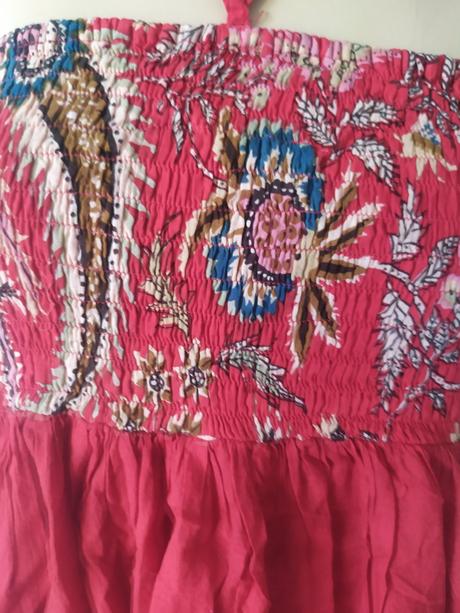 C 211krasne cervene saty, s