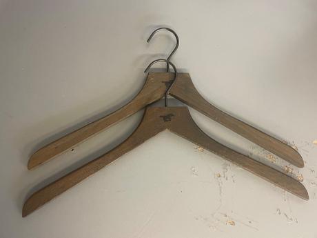 Vešiaky drevené,