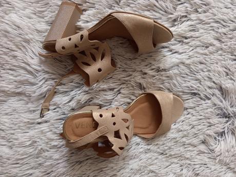 Béžové sandale, 36