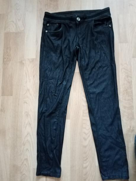 Džeginsy na zapínanie čierne, s