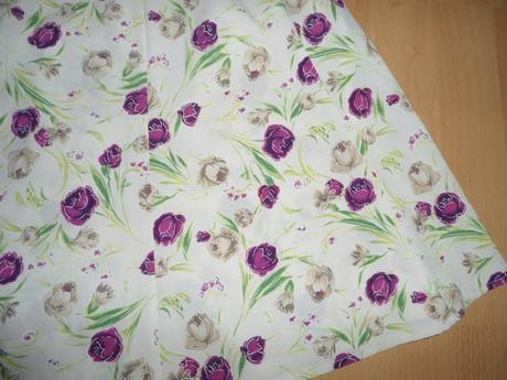 Dievcenska suknicka s kvetinkami, 134