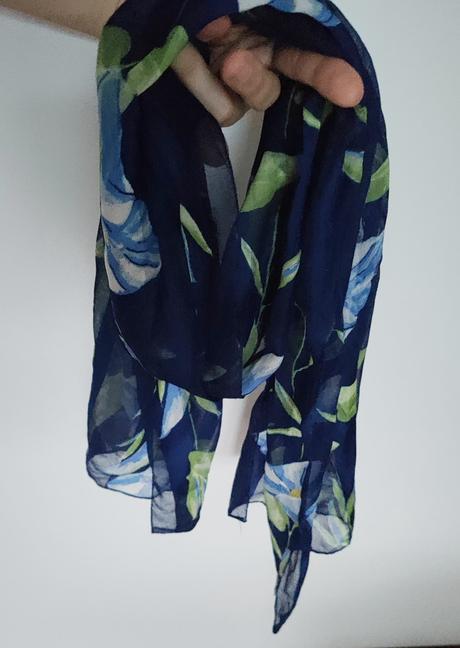 Ľahký tenký šál, 