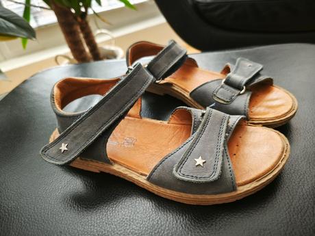 Kožené kvalitné sandálky, primigi,33