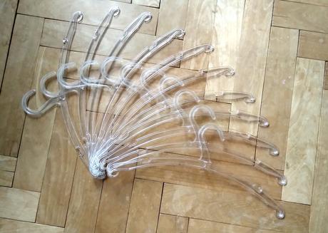 Kvalitný vešiak ramienko 15 kusov spolu ako nové, 