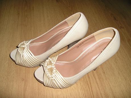 Béžové lodičky s otvorenou špicou, 38