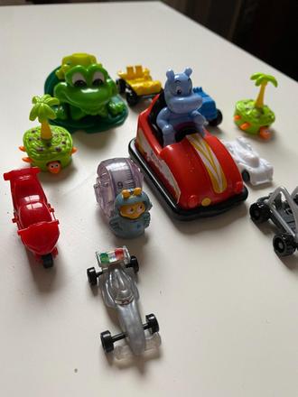 Kinder hračky - 11ks,