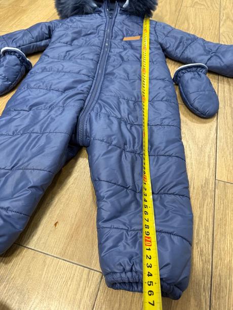 Overal na zimu missimi, 98