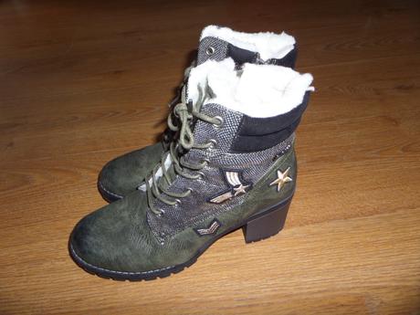 Kožušinové čižmy s odznakmi, 40