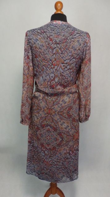 Kvalitné vzorované šaty, s