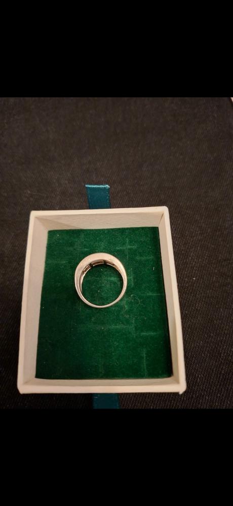 Strieborný prsteň,