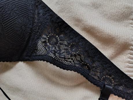 Cierna podprsenka 90/c, 90c