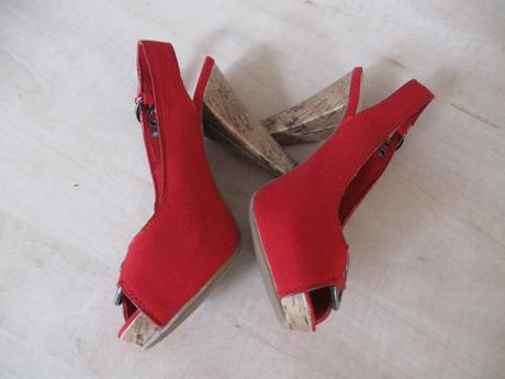 Dámske červené sandále, výška opätku 10,5 cm, 37
