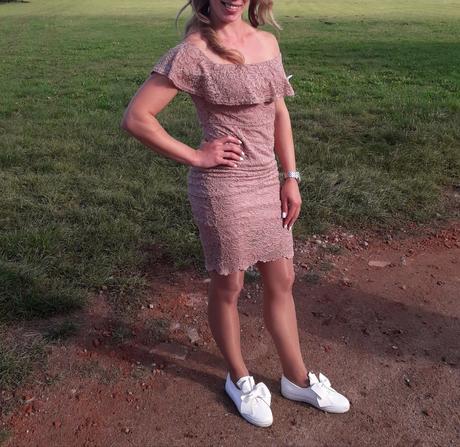 Čipkované šaty, m