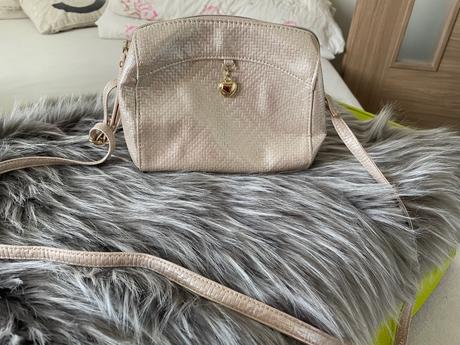 Zlatoruzova cross kabelka,