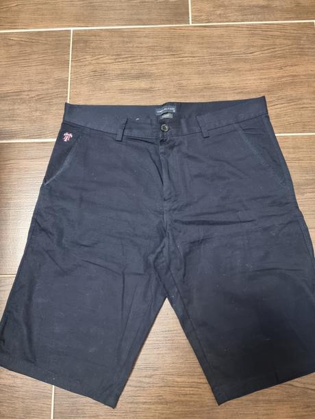 Th kratke nohavice, tommy hilfiger,34