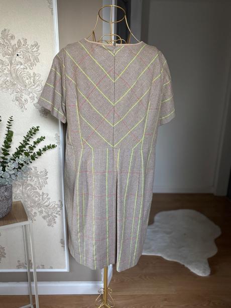 Madeleine luxusné šaty, 46