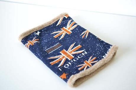 Tmavomodrý huňatý nákrčník, 