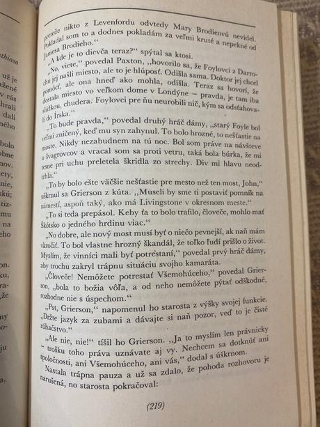 Krásna stará retro kniha klobučníkov hrad cronin,