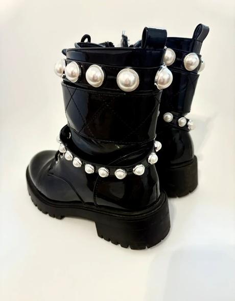 Lakované členkové čižmy s perlami, 36