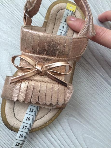 Ružovozlaté sandalky, 27